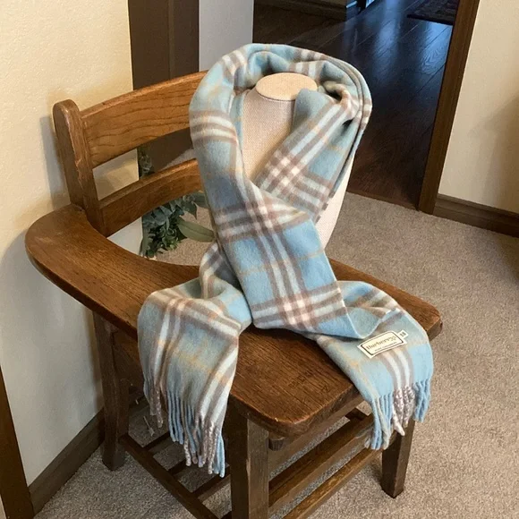 Burberrys Pure Cashmere Scarf Vintage - Picture 4 of 4